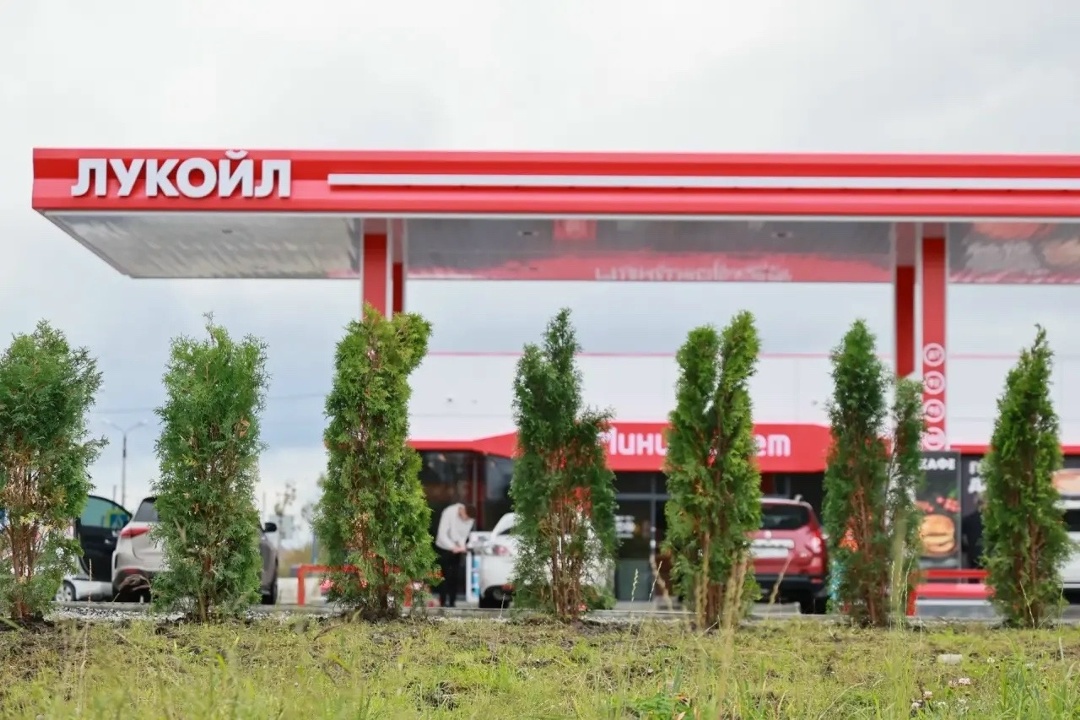 Зелёная арифметика ЛУКОЙЛа Коллектив АЗС ЛУКОЙЛа в Среднеуральске принял участие в экологической инициативе «Создаём новый лес — 35 тысяч деревьев» в честь…
