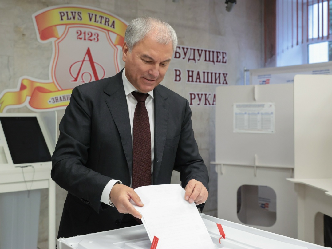 Председатель ГД Вячеслав Володин проголосовал на выборах депутатов Государственной Думы IX созыва в первый день голосования.