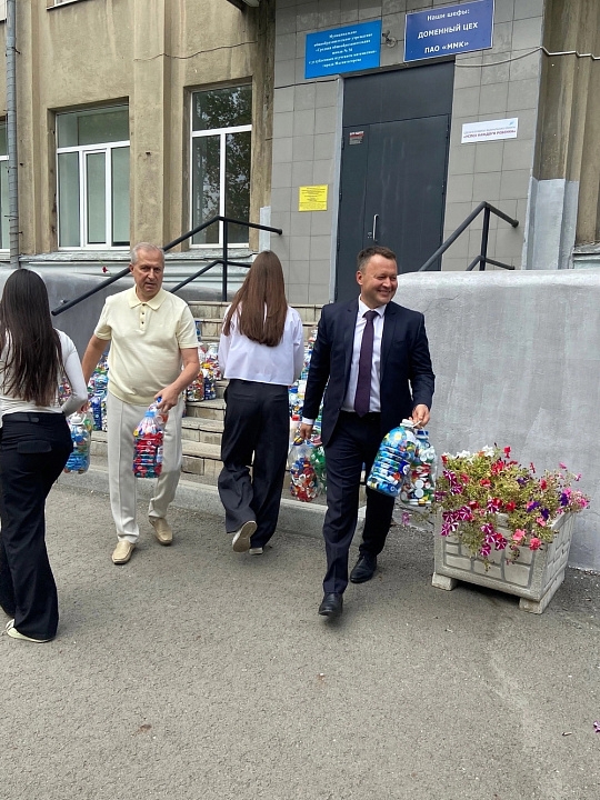 Экология начинается с маленьких шагов: команда школы и ММК — вместе за «чистое будущее» Магнитки!